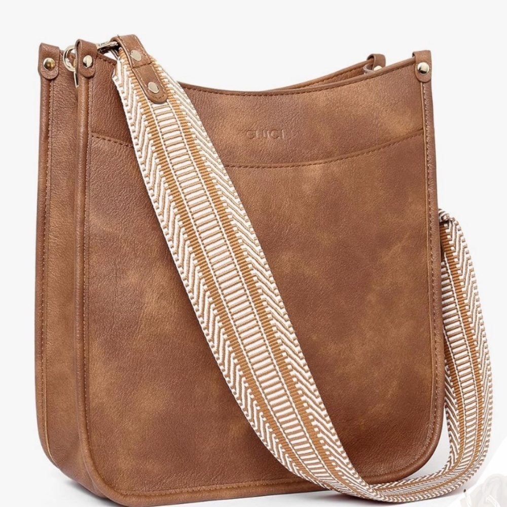 CLUCI Vegen Leather Crossbody Bag - Hobo style in Tan